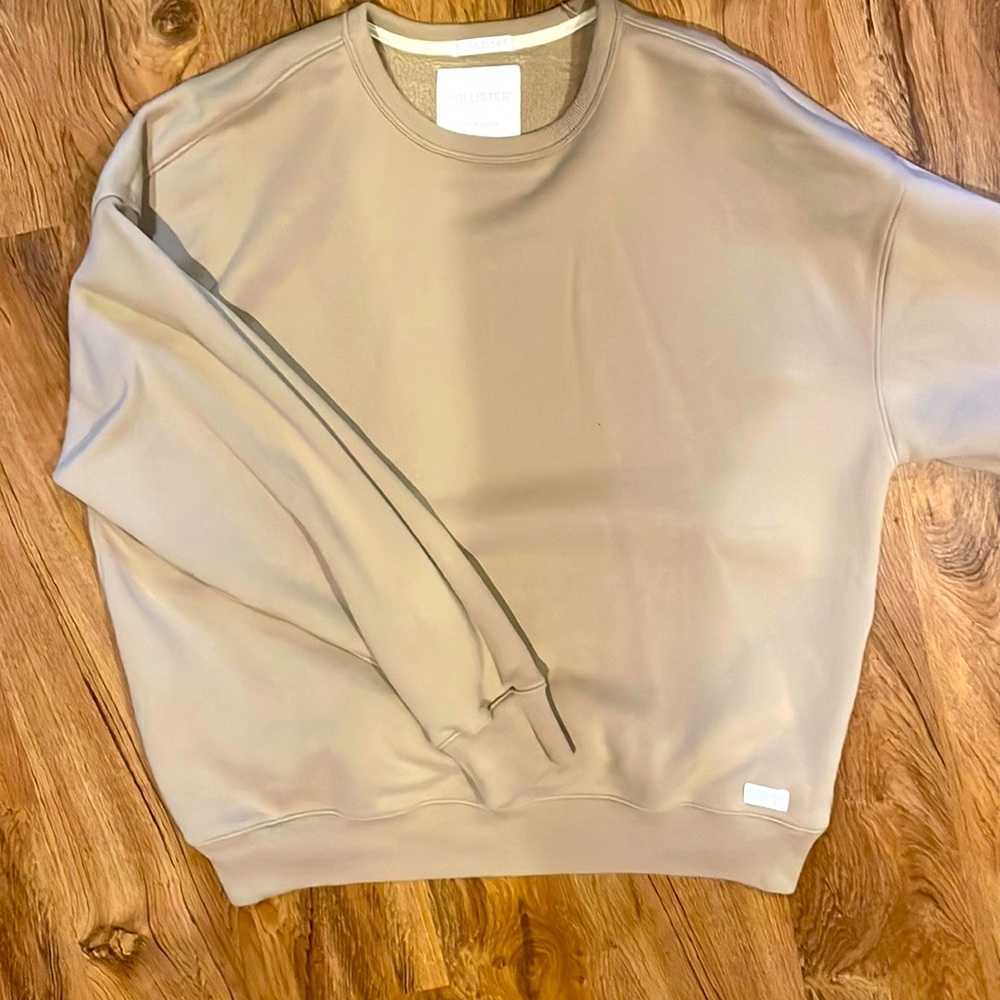 Men’s size XL tan Hollister oversized crewneck